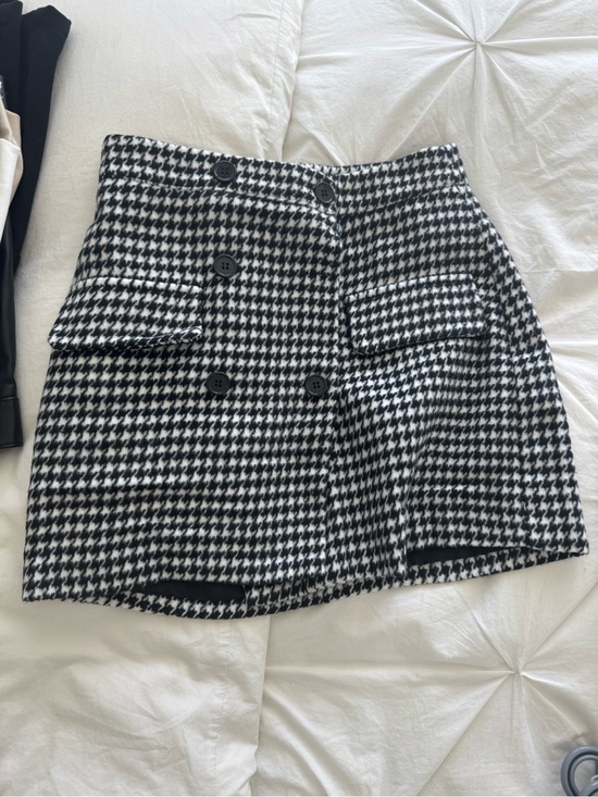 Forever 21 Dresses & Skirts - Forever 21 Black & White Houndstooth Button-Front Mini Skirt